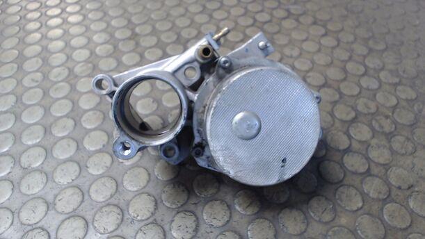 Foto: VAKUUMPUMPE eines Ford Mondeo 2.0 Turnier TDCi Comfortline