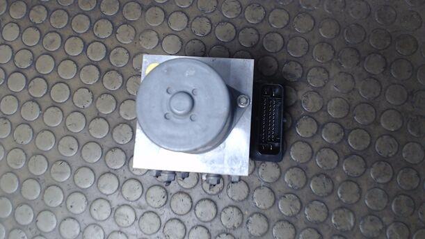 Foto: HAUPTBREMSAGGREGAT ABS eines VW Passat Variant 1.8 TSI Comfortline