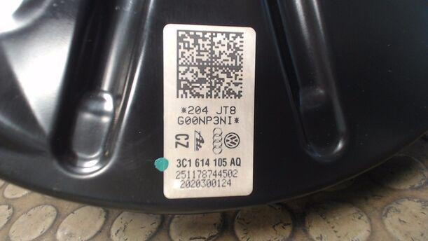 Foto: BREMSKRAFTVERSTÄRKER eines VW Passat Variant 1.8 TSI Comfortline