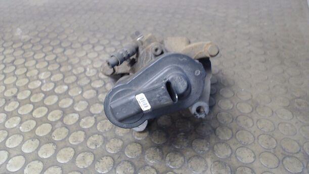 Foto: BREMSSATTEL HINTEN LINKS eines VW Passat Variant 1.8 TSI Comfortline