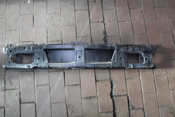 Foto: VERSTÄRKUNG VORN eines VW Golf 1.6 SLX