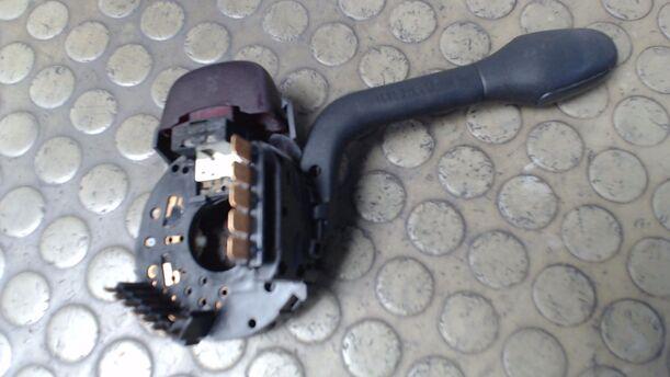 Foto: BLINKERSCHALTER/ KOMBISCHALTER eines VW Golf 1.6 SLX