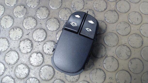Foto: FENSTERHEBERSCHALTER eines Ford Focus SLX