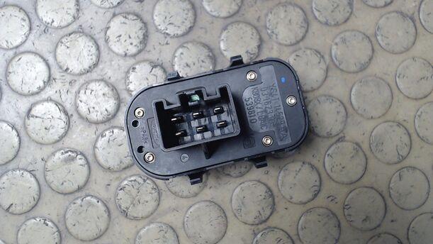 Foto: FENSTERHEBERSCHALTER eines Ford Focus SLX