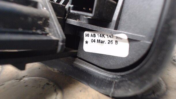 Foto: SCHALTER RADIOBEDIENUNG eines Ford Focus SLX
