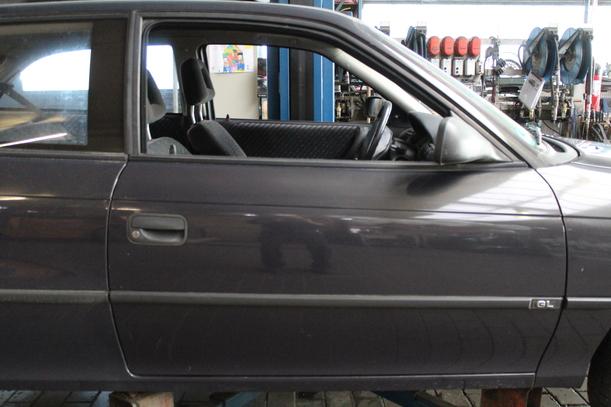 Foto: TÜR RECHTS (2/3-Türer) eines Opel Astra SLX