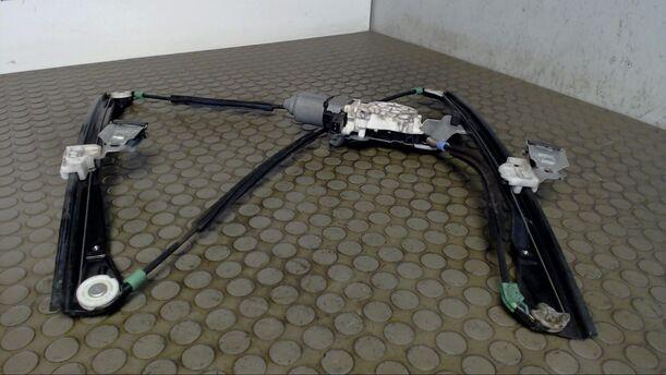 Foto: FENSTERHEBER ELEKTRISCH VORN RECHTS (4/5-TÜRER) eines VW Polo 60 Servo SLX