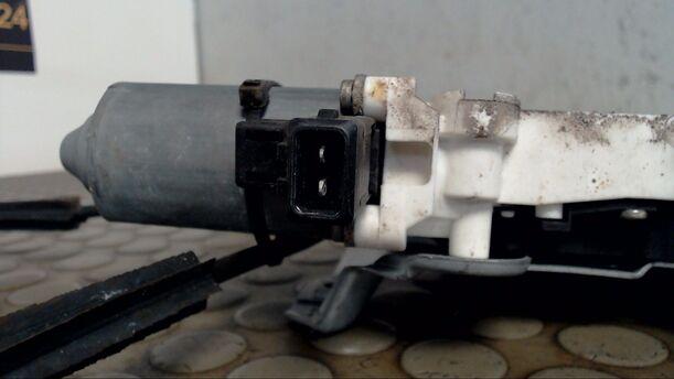 Foto: FENSTERHEBER ELEKTRISCH VORN RECHTS (4/5-TÜRER) eines VW Polo 60 Servo SLX