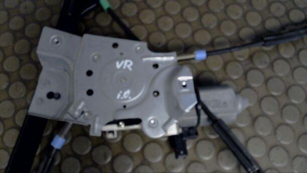 Foto: FENSTERHEBER ELEKTRISCH VORN RECHTS (4/5-TÜRER) eines VW Polo 60 Servo SLX