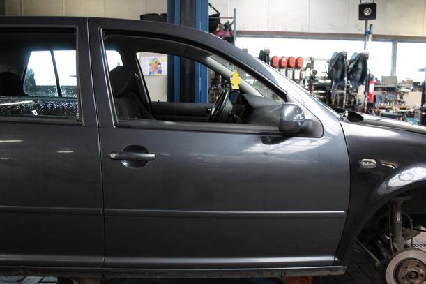 Foto: TÜR VORN RECHTS (4/5-Türer) eines VW Golf 1.6