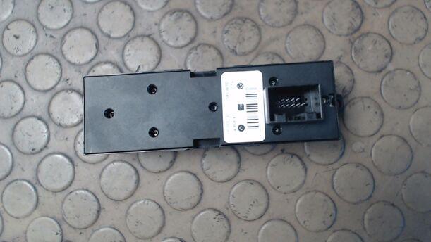 Foto: FENSTERHEBERSCHALTER eines VW Golf 1.6