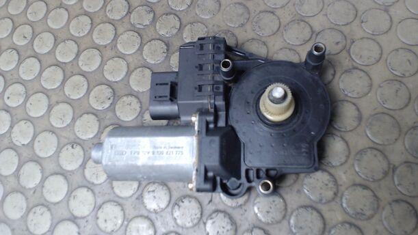 Foto: MOTOR FENSTERHEBER VORNE LINKS eines Audi A6 Avant 2.7 T quattro