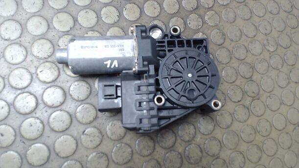 Foto: MOTOR FENSTERHEBER VORNE LINKS eines Audi A6 Avant 2.7 T quattro