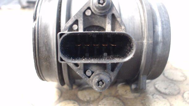 Foto: LUFTMASSENMESSER BOSCH eines Audi A6 Avant 2.7 T quattro