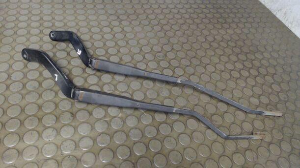 Foto: SCHEIBENWISCHERARME VORN eines Citroen Saxo 1.5 D GLXi