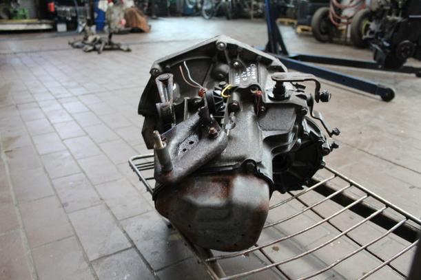 Foto: SCHALTGETRIEBE 5-GANG eines Citroen Saxo 1.5 D