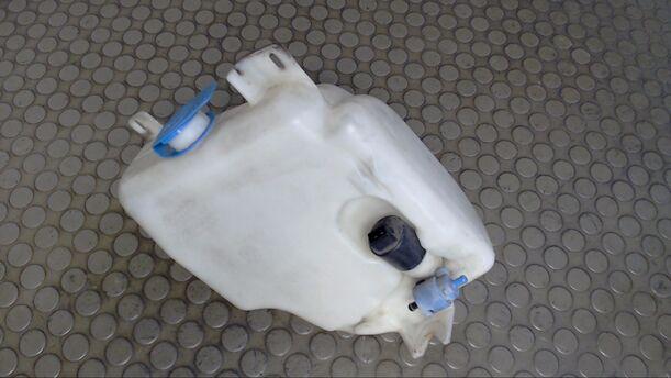 Foto: SCHEIBENWASCHBEHÄLTER eines VW Golf 1.4
