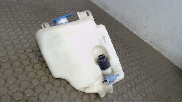 Foto: SCHEIBENWASCHBEHÄLTER eines VW Golf 1.4