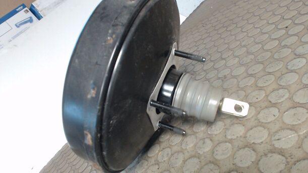 Foto: BREMSKRAFTVERSTÄRKER eines Ford Fusion 1.4