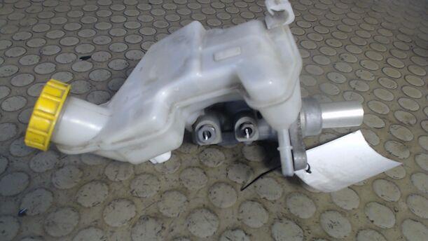Foto: HAUPTBREMSZYLINDER eines Ford Fusion 1.4