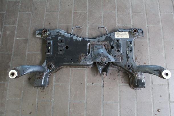Foto: ACHSKÖRPER/ ACHSE VORN eines Ford Focus C-MAX 1.8