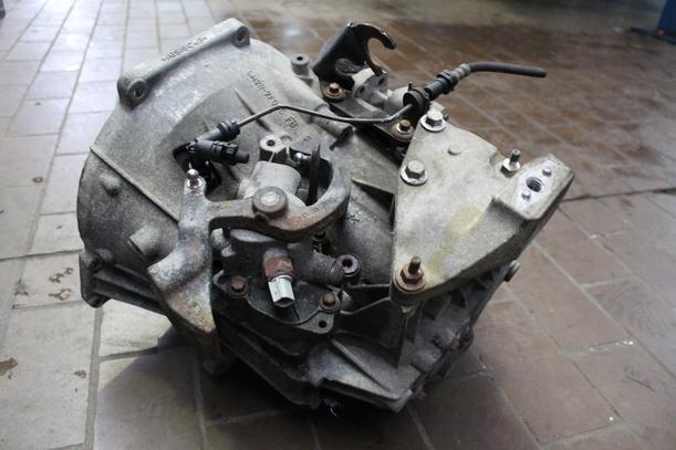 Foto: SCHALTGETRIEBE 7G9R7002ZF eines FORD MONDEO 1,8 TDCI TREND SLX