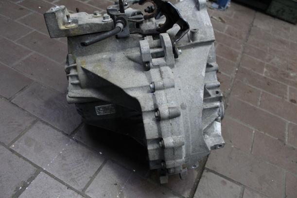 Foto: SCHALTGETRIEBE 7G9R7002ZF eines FORD MONDEO 1,8 TDCI TREND SLX