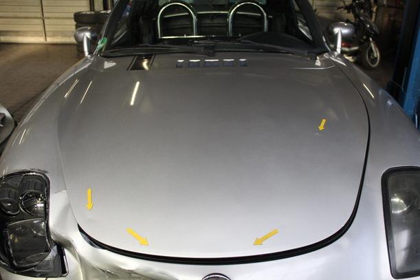 Foto: MOTORHAUBE eines Fiat Barchetta 1.8 16V SLX