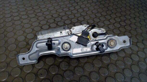 Foto: SCHEIBENWISCHERMOTOR HINTEN eines VW Golf 1.9 TD SLX