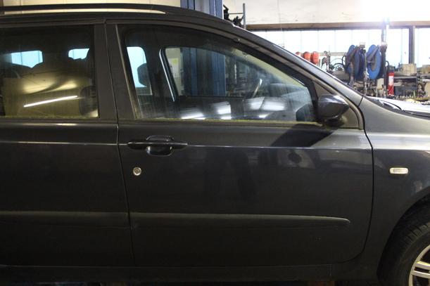 Foto: TÜR VORN RECHTS (4/5-Türer) eines Fiat Stilo Multi Wagon 1.6 16V SLX