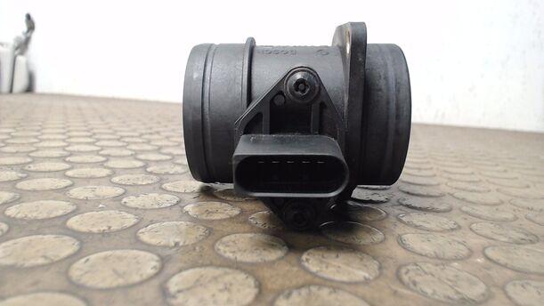 Foto: LUFTMASSENMESSER BOSCH eines VW Golf 2.0 SLX