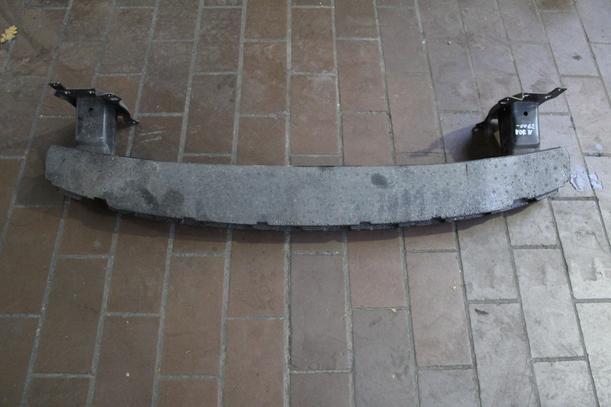 Foto: VERSTÄRKUNG VORN eines VW Touran 1.9 TDI