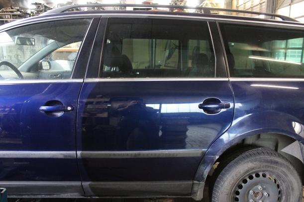 Foto: TÜR HINTEN LINKS eines VW Passat Variant 1.9 TDI SLX
