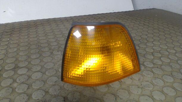 Foto: BLINKER / BLINKLEUCHTE LINKS eines BMW 316i compact SLX