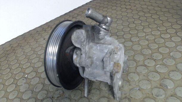 Foto: PUMPE SERVOLENKUNG / SERVOPUMPE eines BMW 316i compact SLX