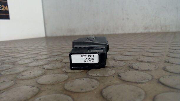 Foto: SCHALTER RADIOBEDIENUNG eines Renault Twingo 1.2 SLX