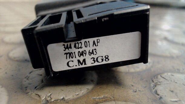 Foto: SCHALTER RADIOBEDIENUNG eines Renault Twingo 1.2 SLX