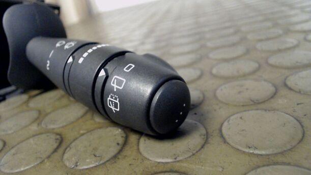 Foto: SCHEIBENWISCHERSCHALTER eines Renault Twingo 1.2 SLX