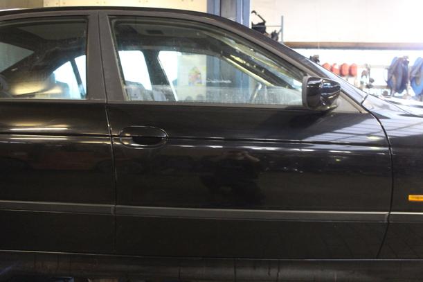 Foto: TÜR VORN RECHTS eines BMW 520i SLX