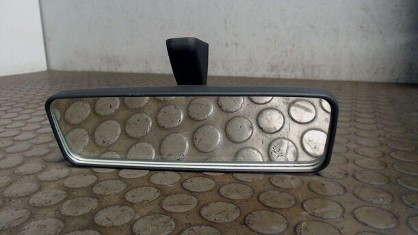 Foto: INNENSPIEGEL eines Fiat Punto 60
