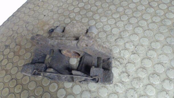 Foto: BREMSSATTEL VORN LINKS eines Alfa Romeo 156 Sportwagon 2.0 Twin Spark