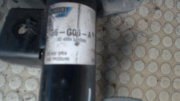 Foto: FEDERBEIN VORN LINKS eines Ford Mondeo 2.0 TDCi