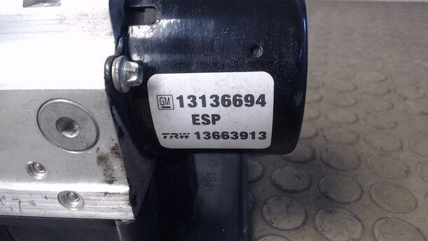 Foto: HAUPTBREMSAGGREGAT ABS eines Opel Signum 3.0 V6 CDTI