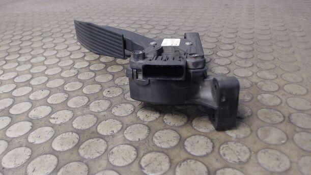 Foto: GASPEDAL eines Opel Signum 3.0 V6 CDTI