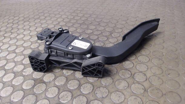 Foto: GASPEDAL eines Opel Signum 3.0 V6 CDTI