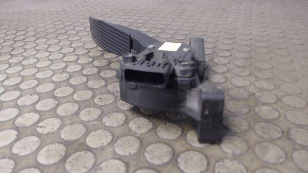 Foto: GASPEDAL eines Opel Signum 3.0 V6 CDTI
