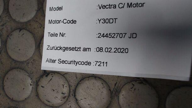 Foto: STEUERGERÄT DIESELEINSPRITZUNG eines Opel Signum 3.0 V6 CDTI