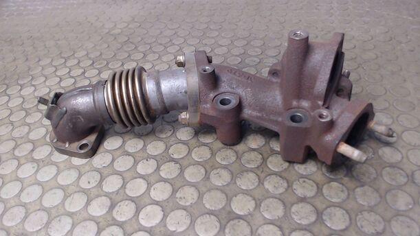 Foto: ABGASROHR TURBOLADER eines Opel Signum 3.0 V6 CDTI