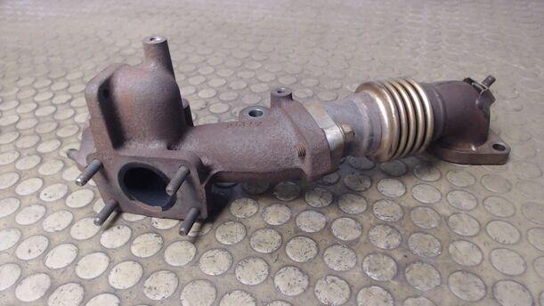 Foto: ABGASROHR TURBOLADER eines Opel Signum 3.0 V6 CDTI
