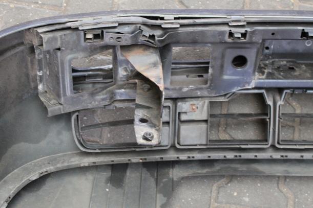 Foto: STOSSFÄNGER/ STOßSTANGE VORN eines VW Passat Variant 1.6 SLX